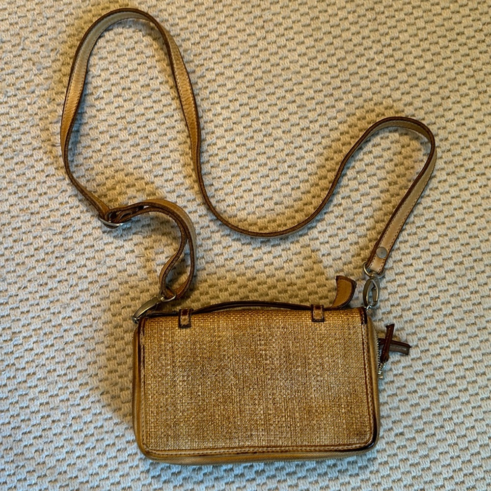 Vive la Difference woven leather wristlet